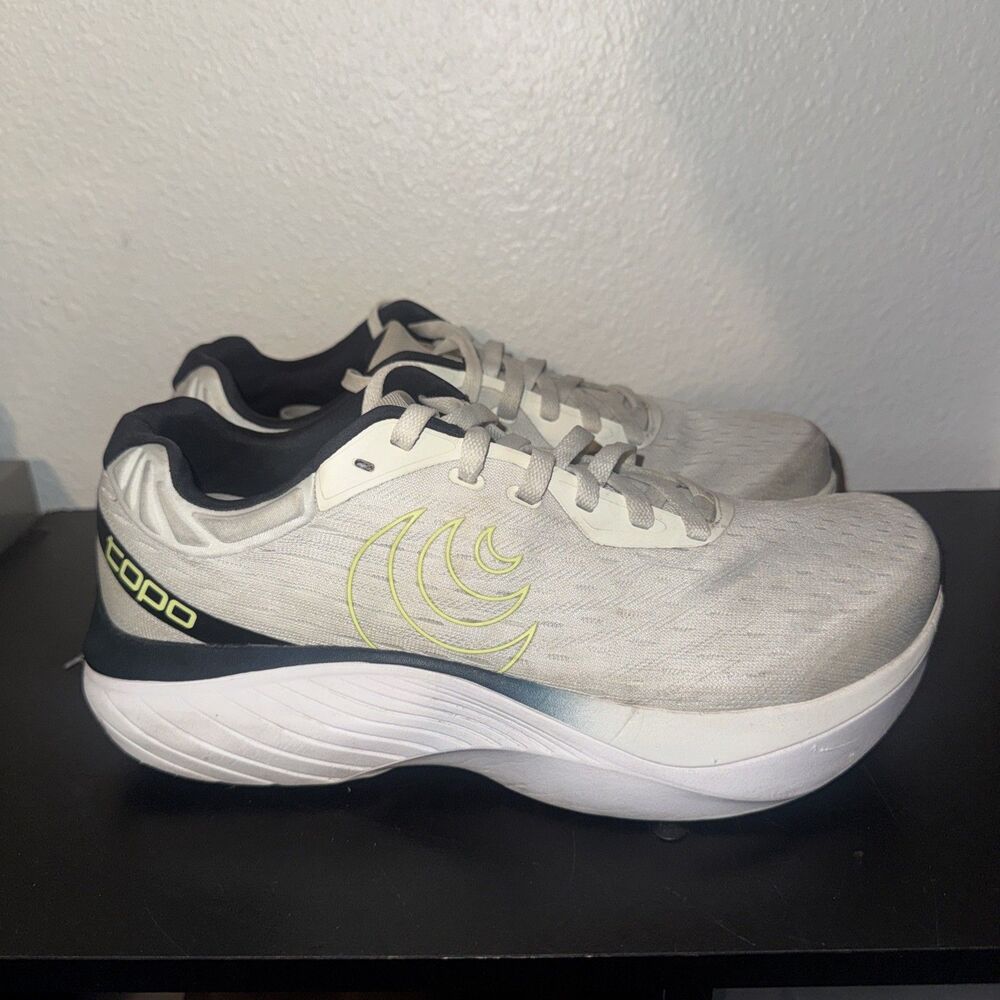 Topo Athletic Atmos Road Running Shoes Men's 9  Bone/Black